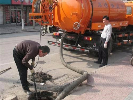 阿拉尔农场清掏化粪池，健康生活从这里开始